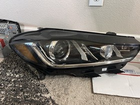 2016-2019 JAGUAR XE  FRONT RIGHT (PASSENGER SIDE) HID XENON HEADLIGHT LAMP