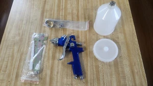 auto paint spray gun  with 1.4 and 1.7  tip - Picture 1 of 2
