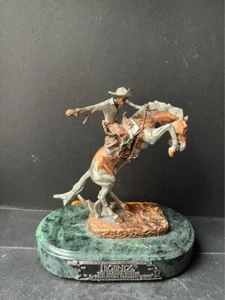"Mini Estatuilla Frederic Remington's LEGENDS, Outlaw 4 1/2""" - Imagen 1 de 16