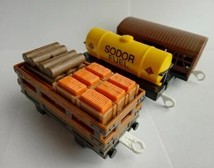 JOB LOT 3 WAGONS/TANKER + CARGO TOMY TRACKMASTER THOMAS THE TANK ENGINE (A39) - Picture 1 of 4