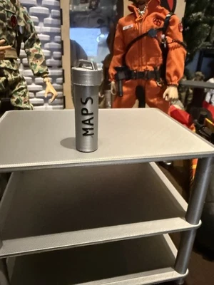 Bote tubo mapa tipo Gi Joe personalizado impreso en 3D estilo vintage - plateado Foto 1 de 4