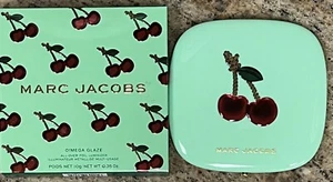 Marc Jacobs Beauty Omega Glasur Folie Luminizer Textmarker in VERGOLDETY - Bild 1 von 1
