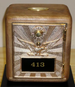 Banco de puerta de caja de correos vintage-1906 bronce águila-tamaño 2-nogal - Imagen 1 de 5