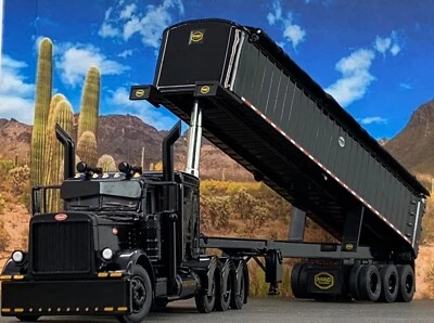 1/64 DCP PETERBILT 389 TRIPLE EJE 63" TECHO PLANO CON REMOLQUE DE VOLTEO DE CARBÓN MAC Foto 1 de 4