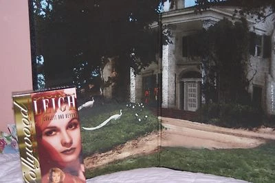 Barbie Dolls Hollywood Legend Gone With The Wind Collection Plus Life Magazine - Image 1 of 4