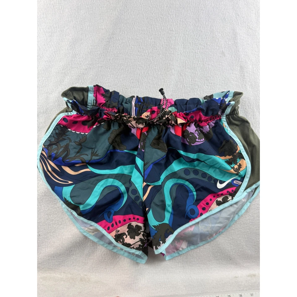 Shorts de corrida Nike Dri-FIT estampa abstrata cordão feminino médio M - Imagem 1 de 4