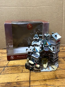 Lemax Village Collection Bay Boat Works Porzellan beleuchtetes Haus Zauberwald - Bild 1 von 17