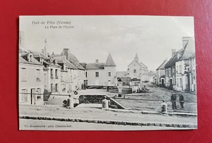 CPA 86 Port de Piles (Vienne) La Place de l'Eglise - Imagen 1 de 2