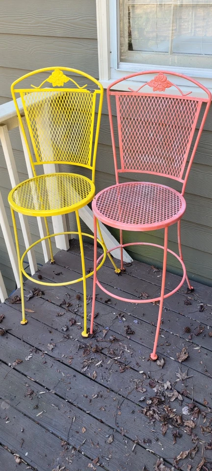 Taburetes vintage de hierro forjado rosa y amarillo de 2 piezas de altura de bar bistró patio Foto 1 de 4