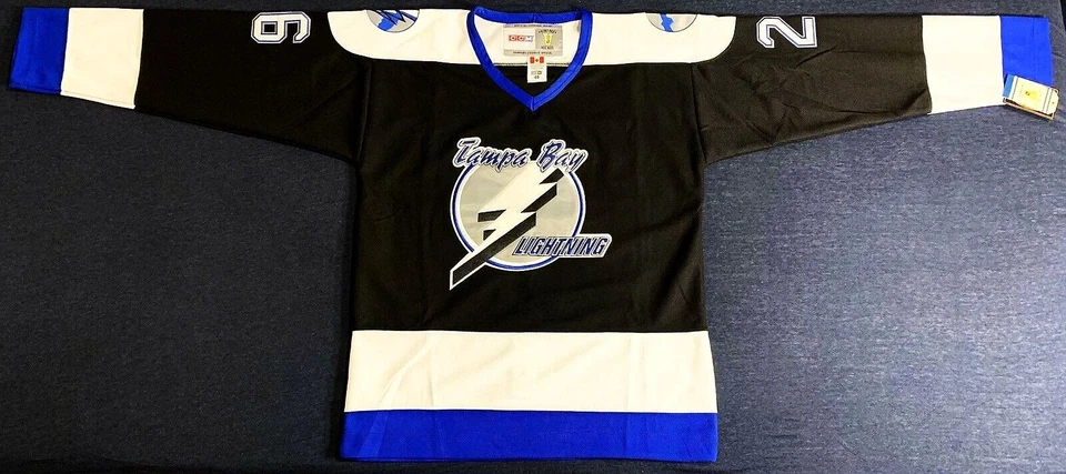 Camiseta deportiva Martin St. Louis 2001 Tampa Bay Lightning Road negra Foto 1 de 4