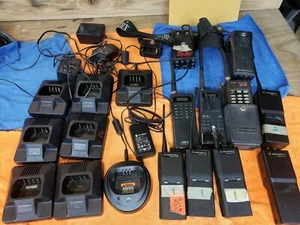 RADIOS MOTOROLA P1225 ET P110 AVEC CHARGEURS - Photo 1/8