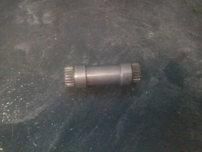 03-21 Eje de rueda loca inversa exterior Honda # 23741-HN8-000 TRX650FA TRX 650 Rincon Foto 1 de 2