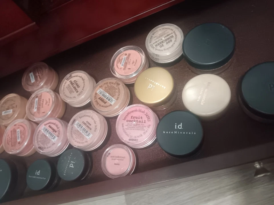 caixa de maquiagem com maquiagem - Imagem 1 de 4