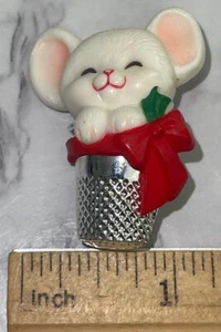 Vintage Hallmark Mouse In Thimble Brooch Pin Hal-17 - Picture 1 of 5