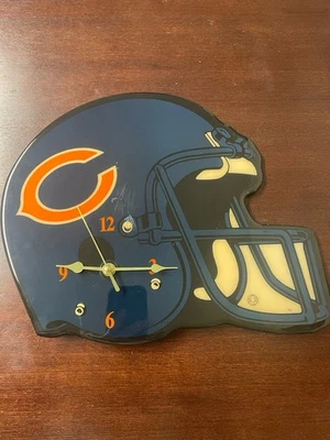 Vintage Chicago Bears Helmet Shaped Clock. Battery Operated. No Ticking Foto 1 de 3