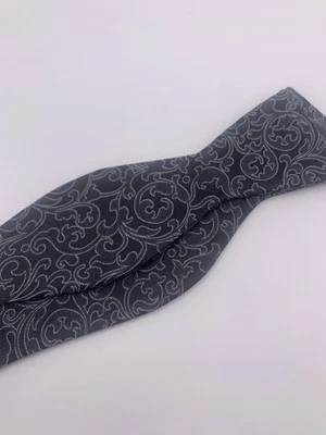 Nova gravata borboleta CROFT & BARROW dupla face seda listra cinza e preta/paisley - Imagem 1 de 4