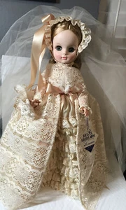 Muñeca Effanbee Corp.-Regal Herirloom Collection-Su Alteza Real con Soporte - Imagen 1 de 5