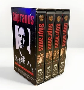 The Sopranos Season 2 VHS Box Set | ( Vol 2-4 Sealed ) | PAL | Rare HBO MA15+ - Foto 1 di 7