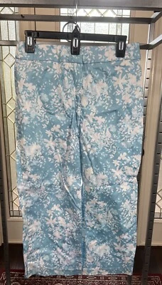 Calça Capri Elástica Erik Stewart Floral Azul e Branco Feminina Tamanho 8 - Imagem 1 de 4