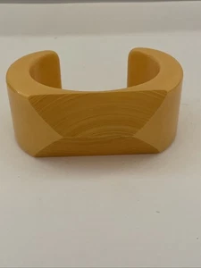 Braccialetto in bachelite butterscotch giallo intagliato vintage grosso - Foto 1 di 6