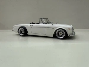 AutoArt 1 18 Datsun Fairlady 2000 blanco autoart DATSUN FAIRLADY SR311 - Imagen 1 de 8