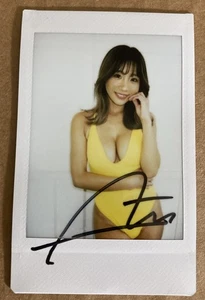 AYA HAZUKI CHEKI PROMO INCENTIVE JAPAN GRAVURE IDOL AUTO AUTOGRAPH - Picture 1 of 1
