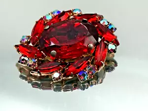 Vintage Brooch Gold Metal Red Stones Glass Flower Oval Unsigned Beauty - Picture 1 of 8