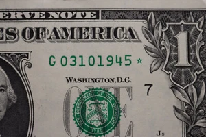 ONE DOLLAR FANCY BIRTHDAY/ANNIVERSARY STAR NOTE MARCH 10, 1945 SN G 03101945 * - Picture 1 of 3