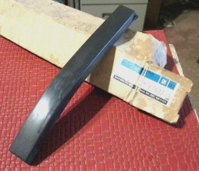 Cojín protector parachoques trasero Buick Century and Regal 1973 NOS Foto 1 de 2