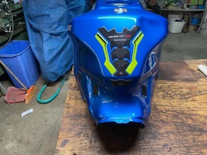 SUZUKI GSXR1000 2022 SERBATOIO BLU ORIGINALE - Foto 1 di 9