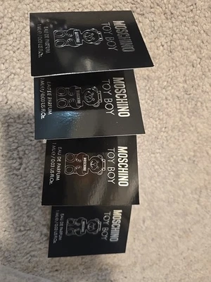 4x Mini Frasco MOSCHINO TOY BOY para Hombres 0.03 OZ 1 ml Eau de Parfum Frasco Spray NUEVO Foto 1 de 2