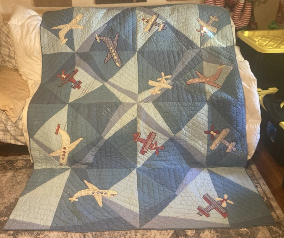 Edredón de avión Pottery Barn Kids azul edredón doble avión de aviación 78 x 64 Foto 1 de 1