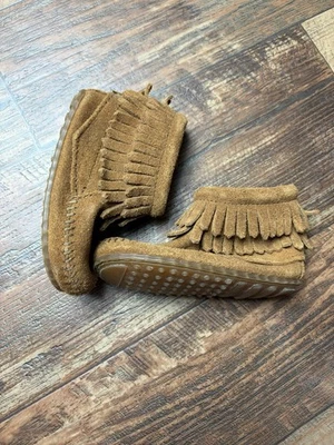 Botines Minnetonka Cuero Gamuza Flecos Suela Suave Bebé Niño Pequeño Talla 5 Foto 1 de 3