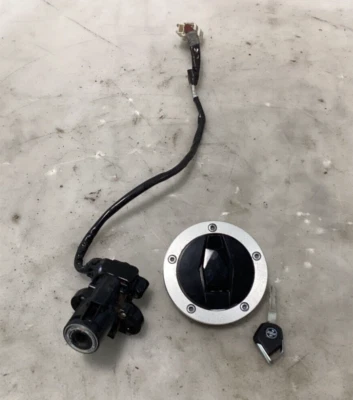 INTERRUPTOR DE ENCENDIDO KAWASAKI NINJA ZX10R RR 16-20 CON TAPA DEL TANQUE DE GASOLINA Y LLAVE OEM Foto 1 de 2