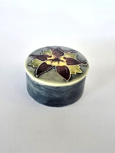 Vintage Moorcroft Hibiscus On Blue Background Round Lidded Porcelain Trinket Box - Picture 1 of 6