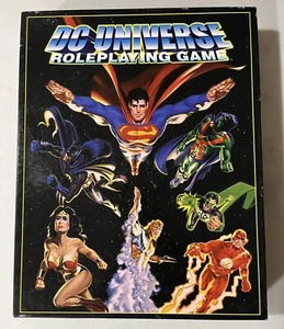 Juego de rol DC UNIVERSE RPG Libro de reglas Pantalla de narrador y libro Juego de dados en caja - Imagen 1 de 4