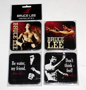 BRUCE LEE JUN-FAN Arti Marziali Cinese SOTTOBICCHIERI IN LEGNO SET STOVIGLIE DA PRANZO 4 Pezzi Nuovo - Foto 1 di 1