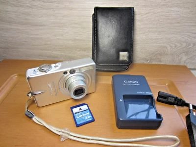 Cannon PowerShot SD200 Digital ELPH Digital Camera 3.2 Mp Charger Silver Working - Image 1 of 4
