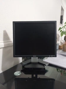 Dell 19" Monitor Acer Veriton Core i3 4130 - Picture 1 of 15