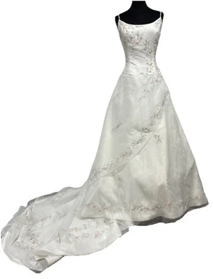 Vestido/vestido de novia Alfred Angelo vintage blanco bullicioso con un toque de color  Foto 1 de 4