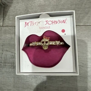 ~**BETSEY JOHNSON SCHÄDELARMREIFARMBAND**~ Goldton ~ ROSA SCHLEIFE ~ klappbar ~ STRASS - Bild 1 von 2