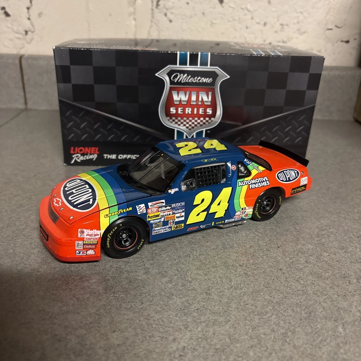 Preços baixos em Jeff Gordon NASCAR 1:24 Carros de Corrida de