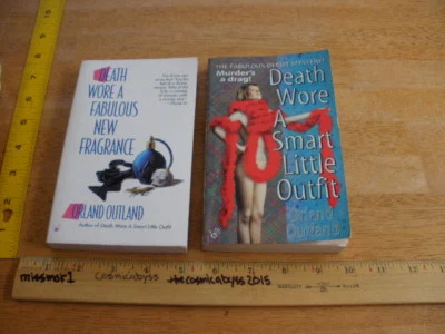 Lot of 2 PB's: Death Wore a Smart Little Outfit by Orland Outland1st Ed/Pr 1997 Foto 1 de 4