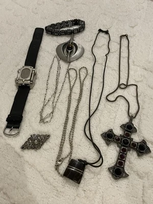 Konvolut Schmuck in Silber Farbe Nicht in Gold Modeschmuck mit einer Uhr - Bild 1 von 4