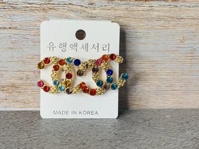 NUEVOS ARETES ESTILO TACHUELAS DE GRAN TAMAÑO INSPIRADOS EN TONOS DORADOS DE MODA PARA MUJER Foto 1 de 2