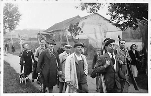CHATILLON-COLIGNY CARTE PHOTO " CONCOURS DE PECHE " ETS DEBAS GRAINS & ENGRAIS - Picture 1 of 1