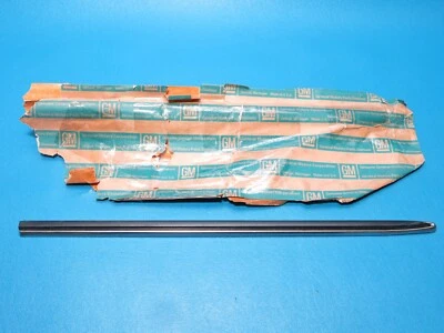 NOS GM 1973 Pontiac Grand Prix SJ LH RH guardabarros delantero moldeado de acero inoxidable 491492 Foto 1 de 4