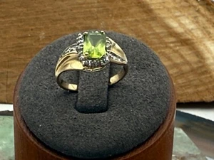 Vintage 10K Solid Yellow Gold Peridot & Diamond Accent Ring size 6.5--909.25 - Picture 1 of 8