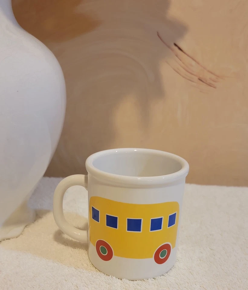 Caneca Vintage MARIMEKKO Amarela Ônibus Escolar Nunca Usada - Imagem 1 de 4