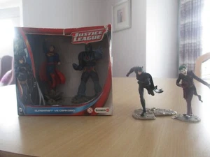 SCHLEICH SUPERMAN VS DARKSEID BOXED + BATMAN & THE JOKER LOOSE 4'' FIGURES - Picture 1 of 1